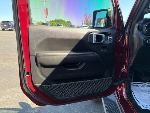 Used 2021 Jeep Gladiator Overland AWD/4WD image 11