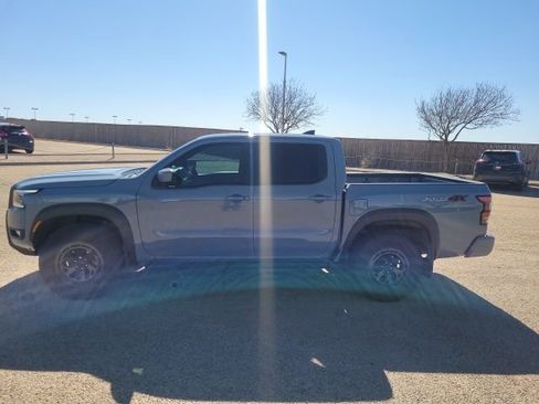 Used 2025 Nissan Frontier PRO-4X image 9