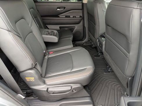 Used 2025 Nissan Pathfinder SL w/ Cargo Package FWD image 27