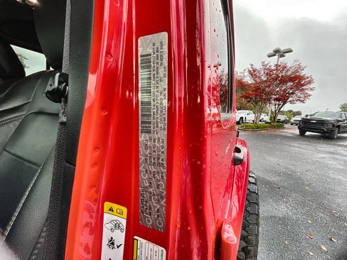 Used 2020 Jeep Wrangler Unlimited Sahara image 33