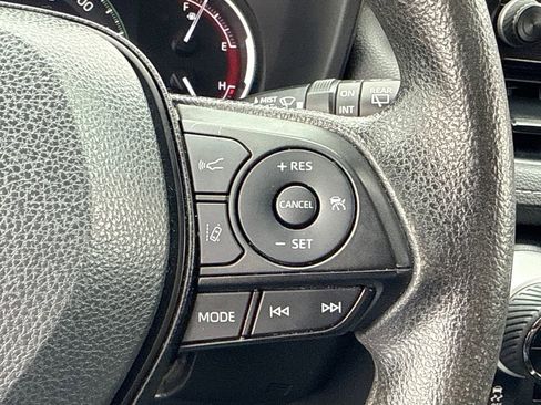 Used 2023 Toyota RAV4 XLE FWD image 31