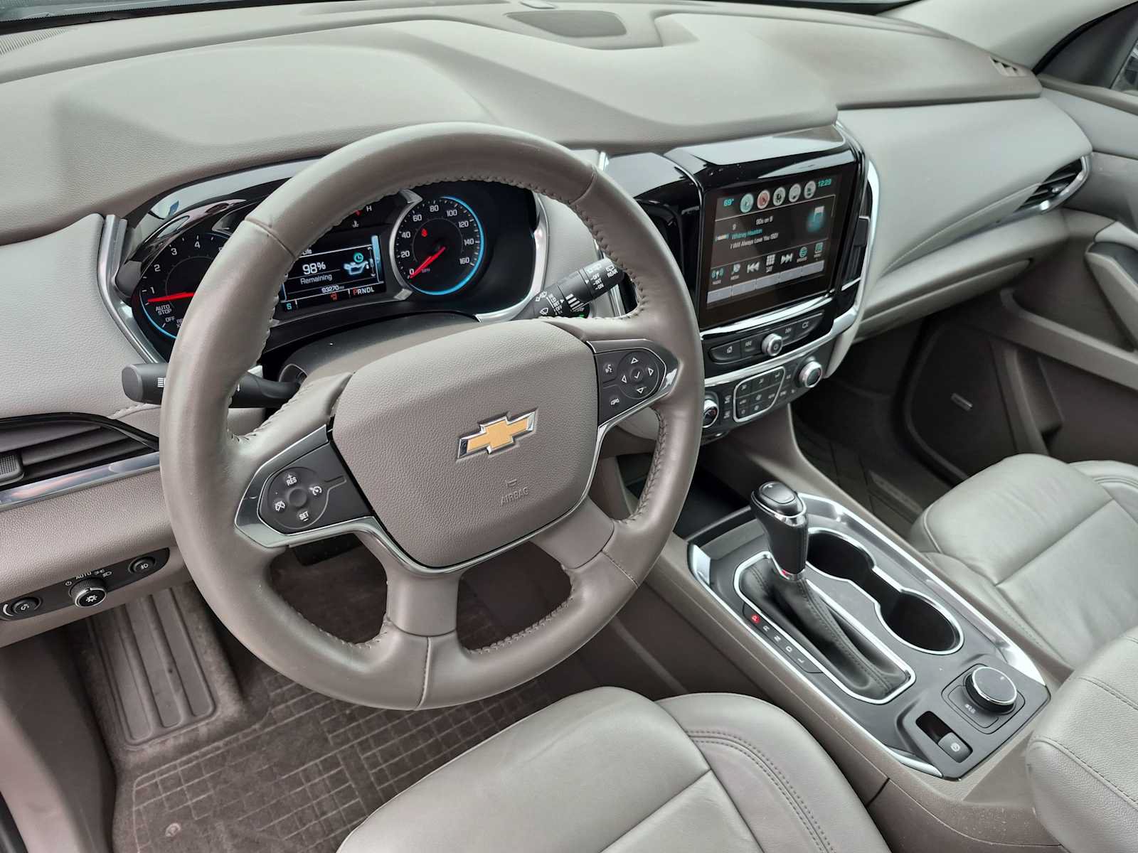 Used 2018 Chevrolet Traverse LT w/ LPO, Floor Liner Package FWD image 2