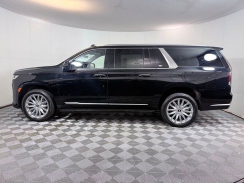 Used 2024 Cadillac Escalade ESV Premium Luxury AWD/4WD image 3