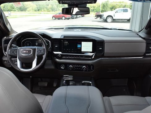 Used 2023 GMC Sierra 1500 SLT w/ SLT Convenience Package AWD/4WD image 4