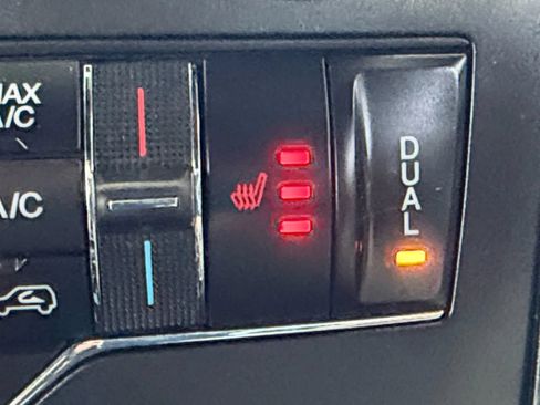 Used 2017 Ford Explorer XLT w/ Equipment Group 202A AWD/4WD image 27