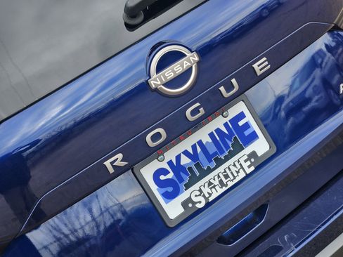 Used 2025 Nissan Rogue SV image 7