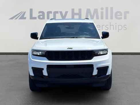 Used 2025 Jeep Grand Cherokee L Altitude RWD image 9