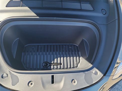 Used 2022 Tesla Model Y Performance image 11