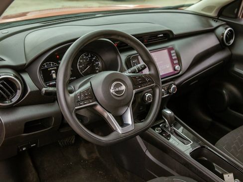 Used 2024 Nissan Kicks SV image 10