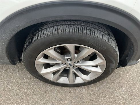 Used 2023 Ford Explorer Platinum w/ Technology Package image 16