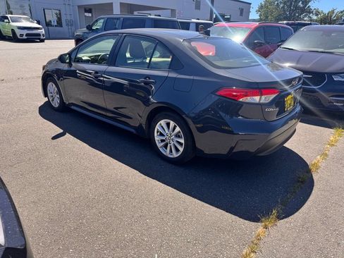 Used 2024 Toyota Corolla LE w/ LE Convenience Package FWD image 5