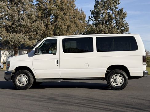 Used 2011 Ford E-350 and Econoline 350 XLT image 7