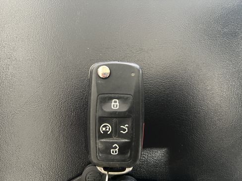 Used 2019 Volkswagen Passat 2.0T SE R-Line FWD image 23