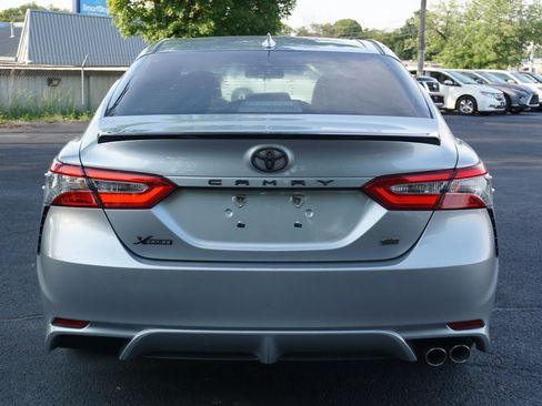 Used 2019 Toyota Camry SE FWD image 6