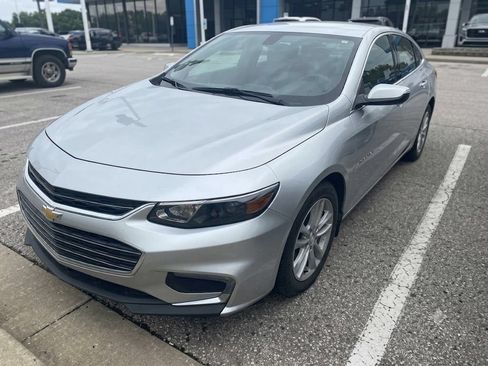 Used 2016 Chevrolet Malibu LT FWD image 2