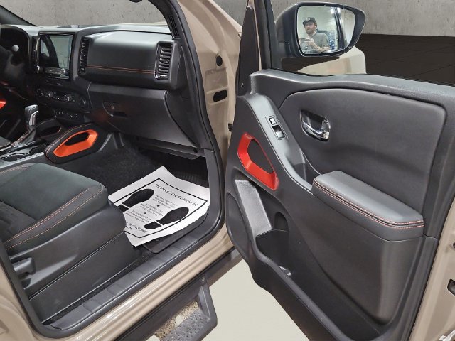 Used 2024 Nissan Frontier PRO-4X w/ Pro Convenience Package AWD/4WD image 18
