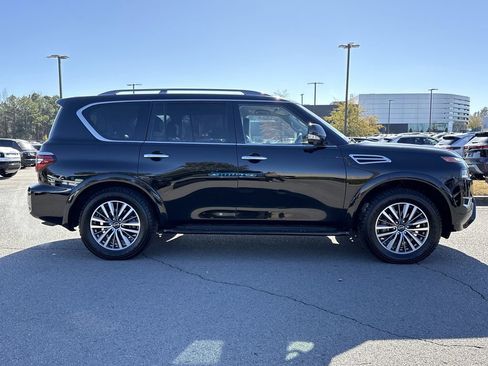 Used 2023 Nissan Armada SL image 6