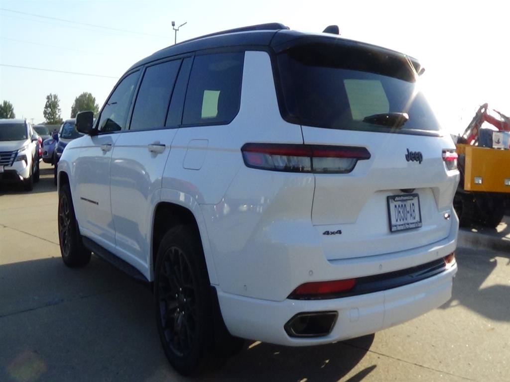 Used 2024 Jeep Grand Cherokee L Summit AWD/4WD image 8