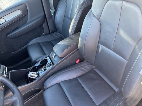 Certified 2025 Volvo XC40 B5 Plus image 19