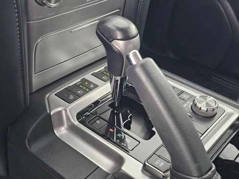Used 2019 Toyota Land Cruiser image 30