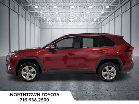 Used 2025 Toyota RAV4 XLE AWD/4WD image 2