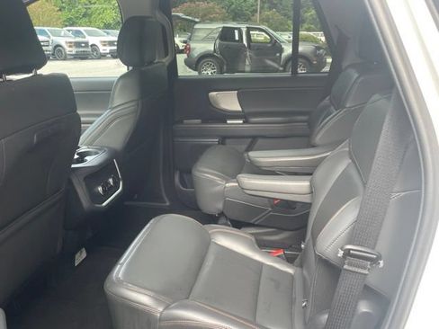 Used 2025 Ford Expedition Active RWD image 9