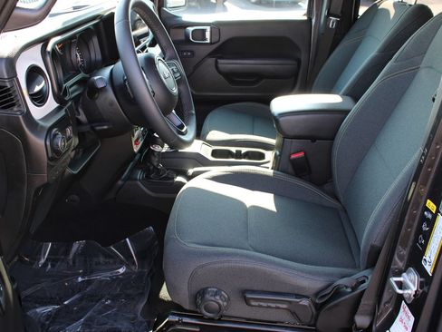 Used 2025 Jeep Wrangler Unlimited Sport AWD/4WD image 11