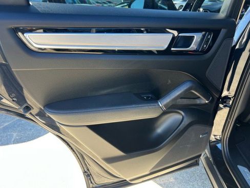 Used 2023 Porsche Cayenne image 31