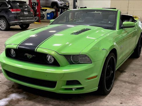 Used 2013 Ford Mustang GT RWD image 27