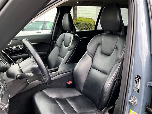 Used 2020 Volvo XC90 T6 Momentum w/ Protection Package Premier image 7