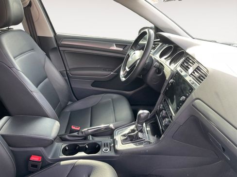 Used 2019 Volkswagen Golf SE w/ Driver Assistance Package image 12