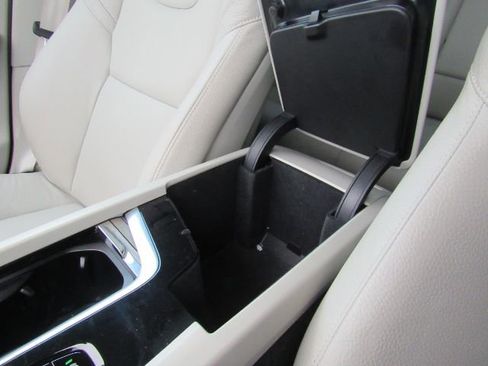 Used 2023 Volvo XC60 B5 Plus w/ Protection Package Premier image 50