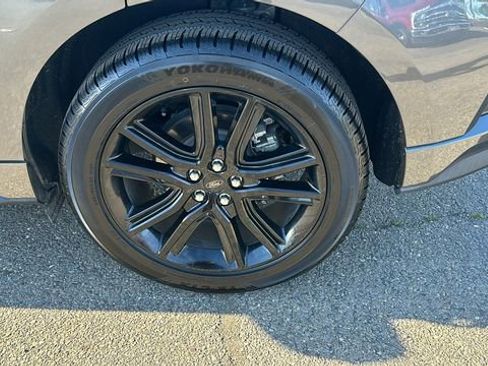 Certified 2020 Ford Edge ST-Line w/ Cold Weather Package image 6