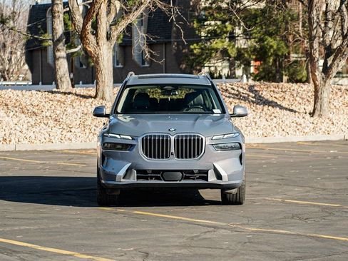Used 2023 BMW X7 xDrive40i image 2