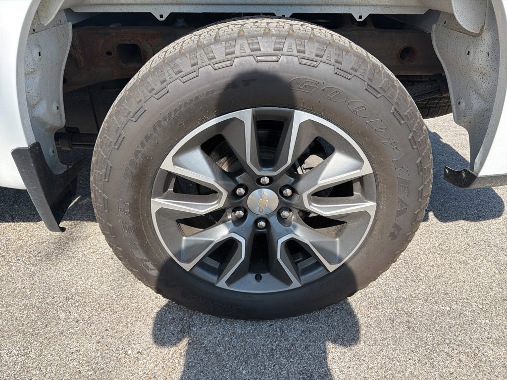 Used 2023 Chevrolet Silverado 1500 LT AWD/4WD image 11