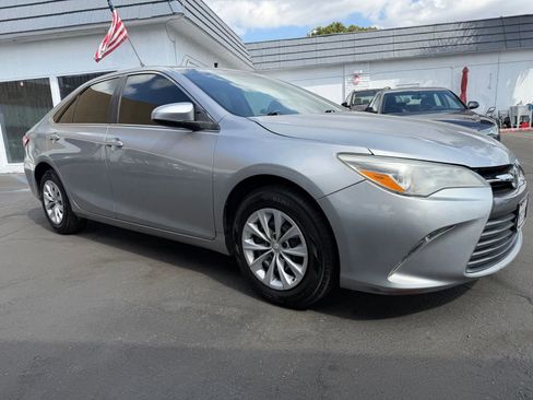 Used 2015 Toyota Camry LE FWD image 12