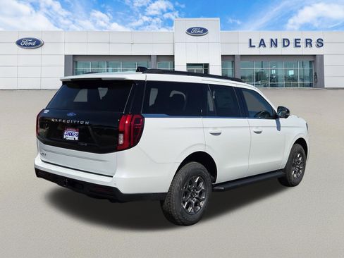 New 2026 Ford Expedition Active image 3