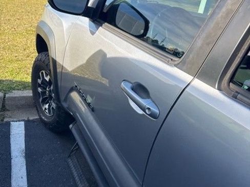 Used 2020 Toyota Tacoma TRD Off-Road image 11