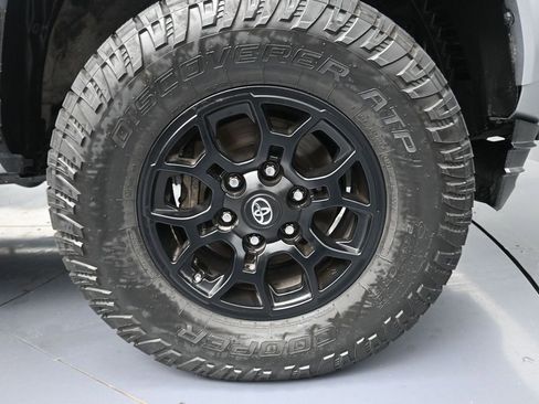 Used 2020 Toyota Tacoma SR5 RWD image 5