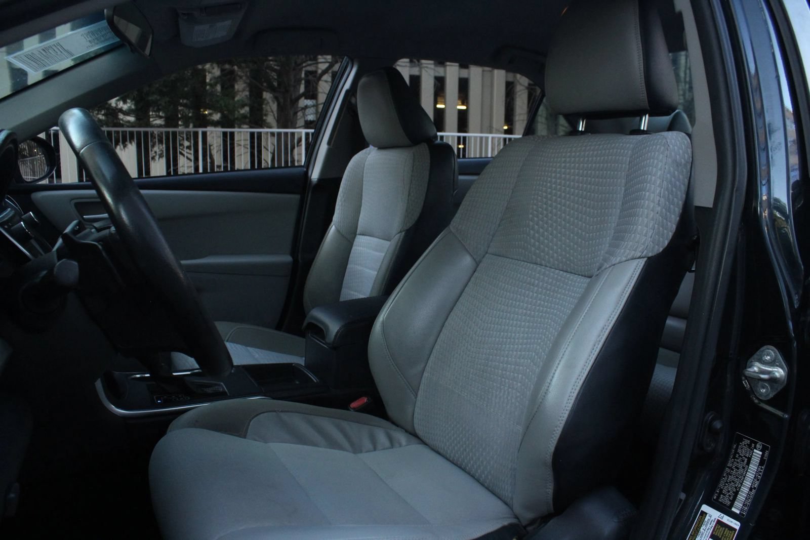 Used 2015 Toyota Camry SE FWD image 16