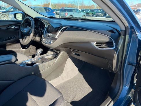 Used 2025 Chevrolet Malibu LT image 14