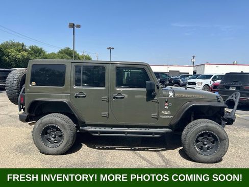 Used 2015 Jeep Wrangler Unlimited Sahara w/ Connectivity Group AWD/4WD image 2
