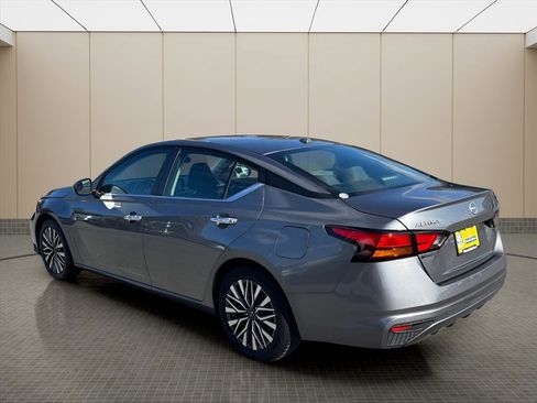 Used 2023 Nissan Altima 2.5 SV image 4