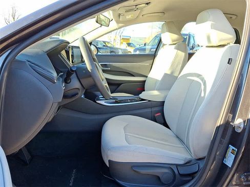 Used 2023 Hyundai Sonata SE w/ Cargo Package image 13