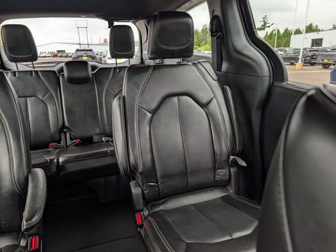 Used 2025 Chrysler Pacifica Select FWD image 14