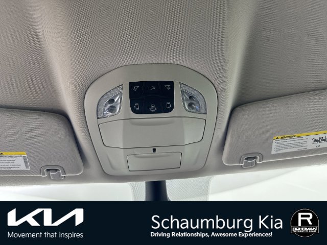 Used 2023 Chrysler Voyager LX FWD image 9