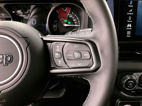 Used 2025 Jeep Wrangler Unlimited Rubicon 4xe w/ Safety Group AWD/4WD image 27