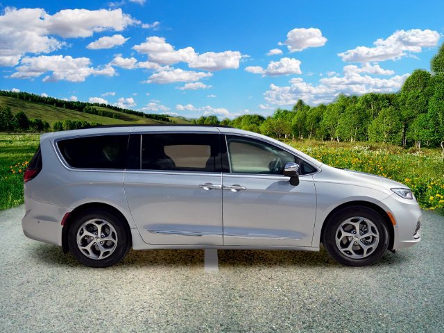 Used 2023 Chrysler Pacifica Limited FWD image 7