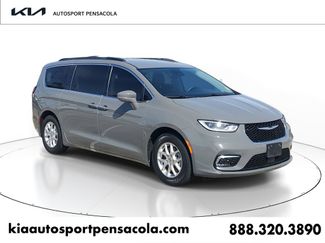 Used 2022 Chrysler Pacifica Touring-L video 1