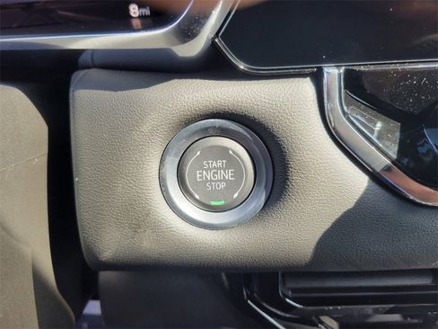 New 2025 GMC Canyon Elevation w/ Technology Package image 18